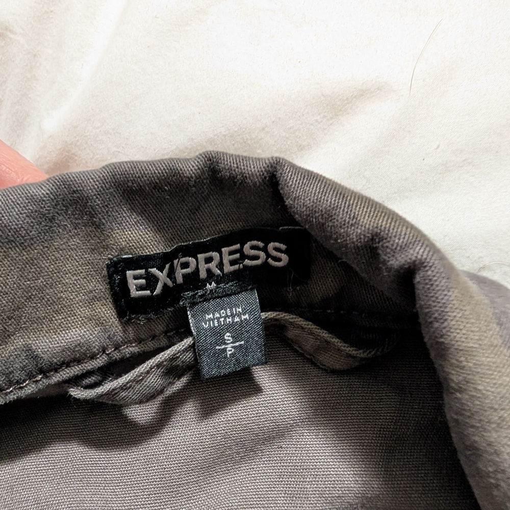 Express Gray Utility Jacket With Modern Design - image 2
